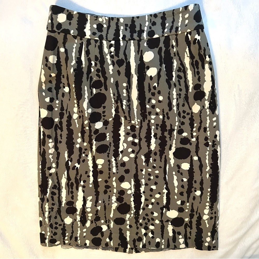 Trina Turk Black White Gray Abstract Print Pencil Fitted Skirt XS 26” waist